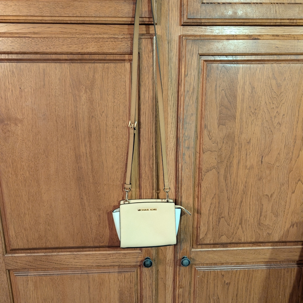Michael Kors Tan and White Selma mini Crossbody Bag - Picture 2 of 7